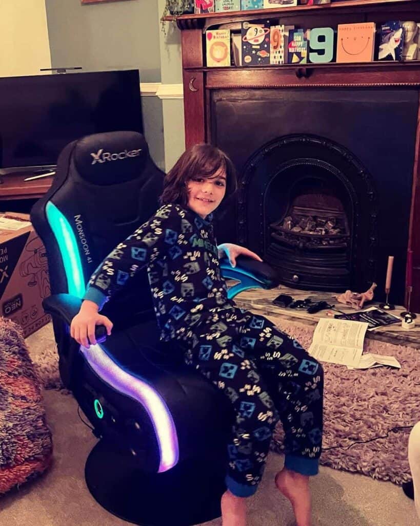 view-of-X-Rocker-Gaming-Chair-For-Kids-With-Speaker-unboxing-purchased-package-arrival-at-home-testing-experience